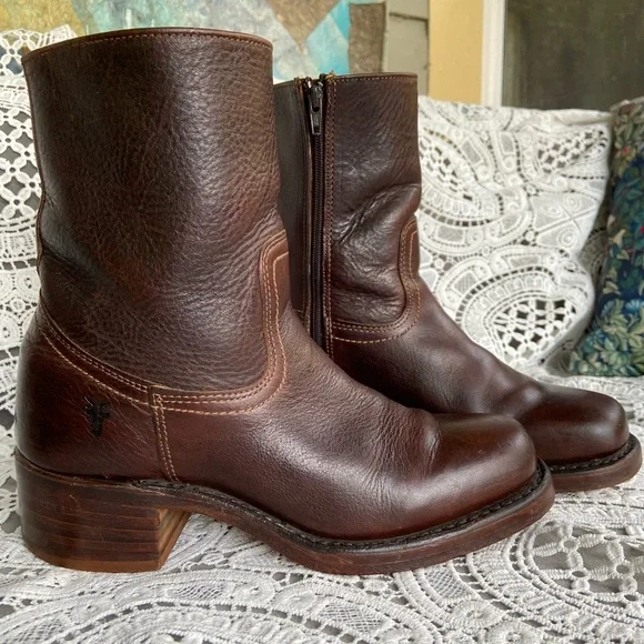 Frye Campus Shorties in Chestnut EUC - Picture 9 of 15